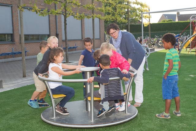 Safe roundabout playground